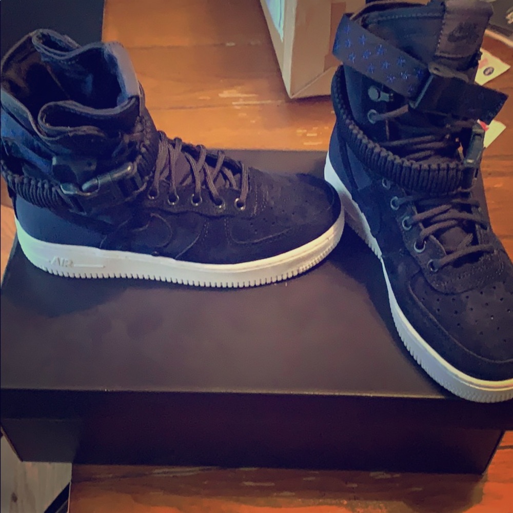 W SF AF1 size 7 - Picture 1 of 5